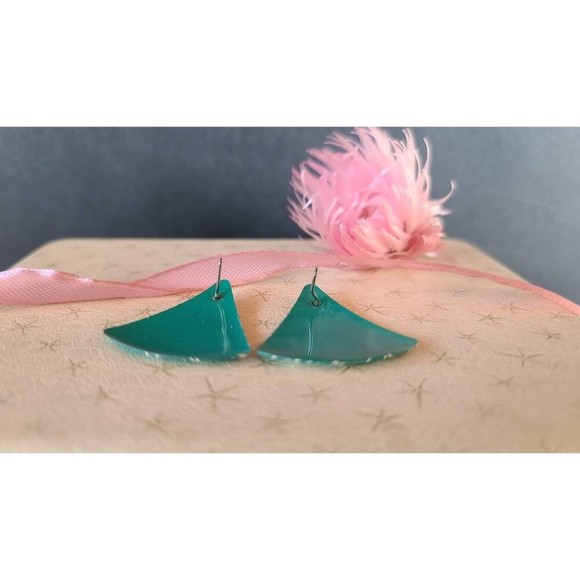 1980s Aqua and White Graffiti Triangular Earrings - Picture 9 of 10